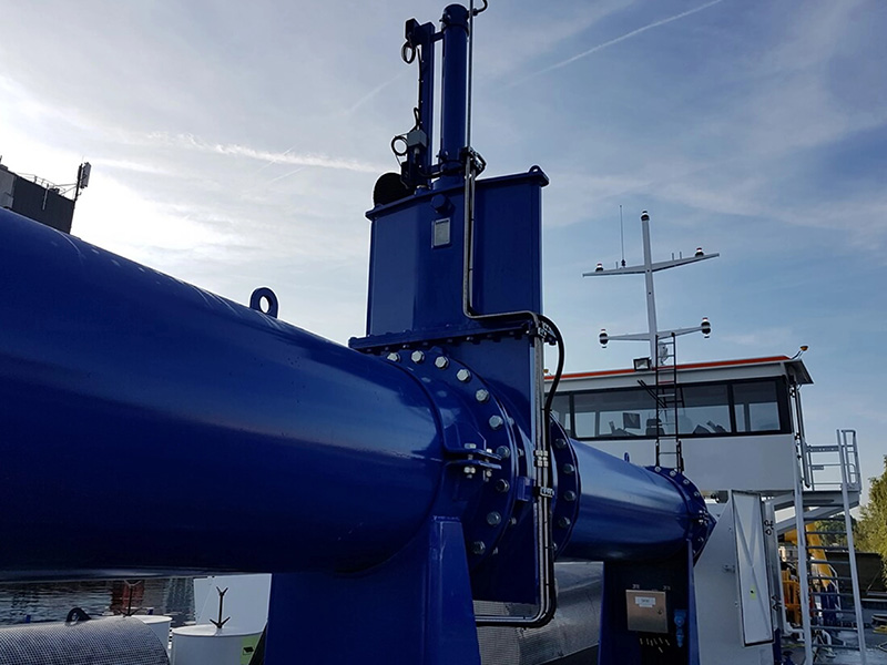 Jet suction dredger is equipped with high pressure water pump