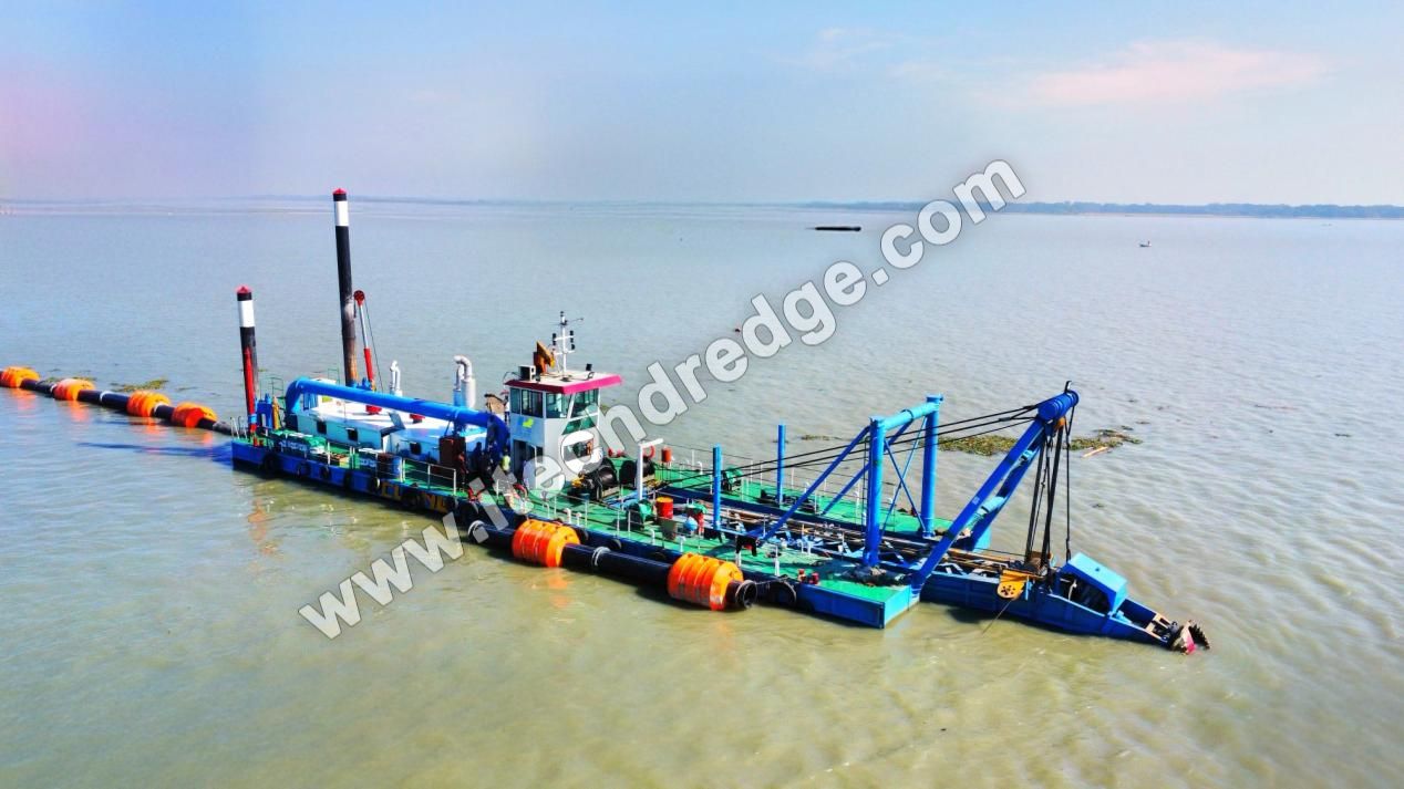 Medium - scale cutter - suction dredgers