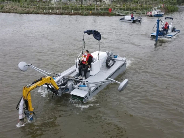 Amphibious Multifunctional Dredger AMV2100 