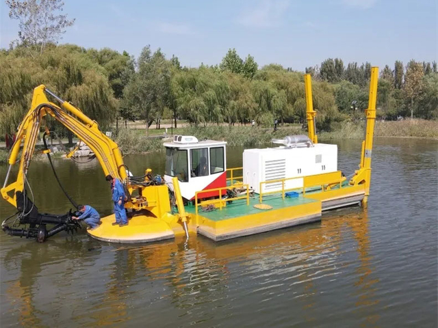  Amphibious Multifunctional Dredger AMD220 
