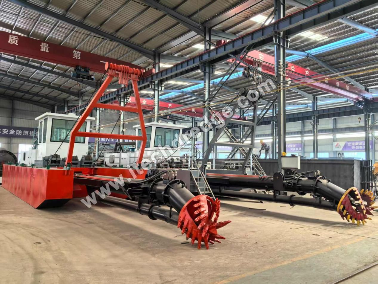 Small - scale cutter - suction dredgers